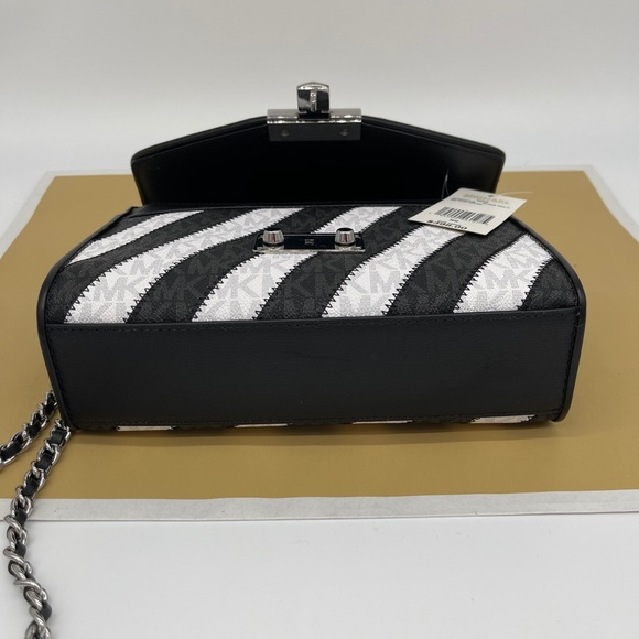 Michael Kors Rose MD Flap Shoulder Bag Bla… - Picture 11 of 13